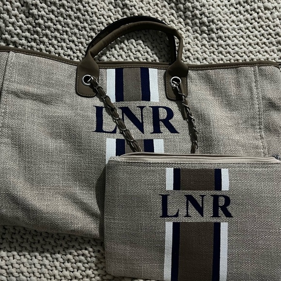 New!!  Lily&Bean Tote bag and matching brand new makeup bag.Monogrammed with LNR - Picture 2 of 9